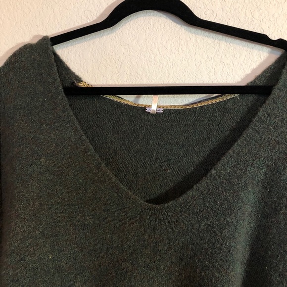 Free People Sweater, EUC V-Neck Oversized Green - Picture 5 of 10